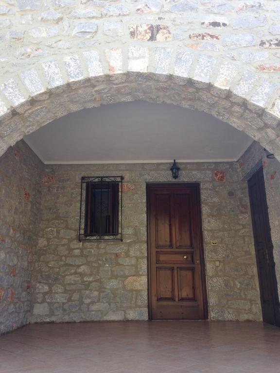 Las - Giannakakoy Traditional Stone Houses Neo Oitilo ภายนอก รูปภาพ