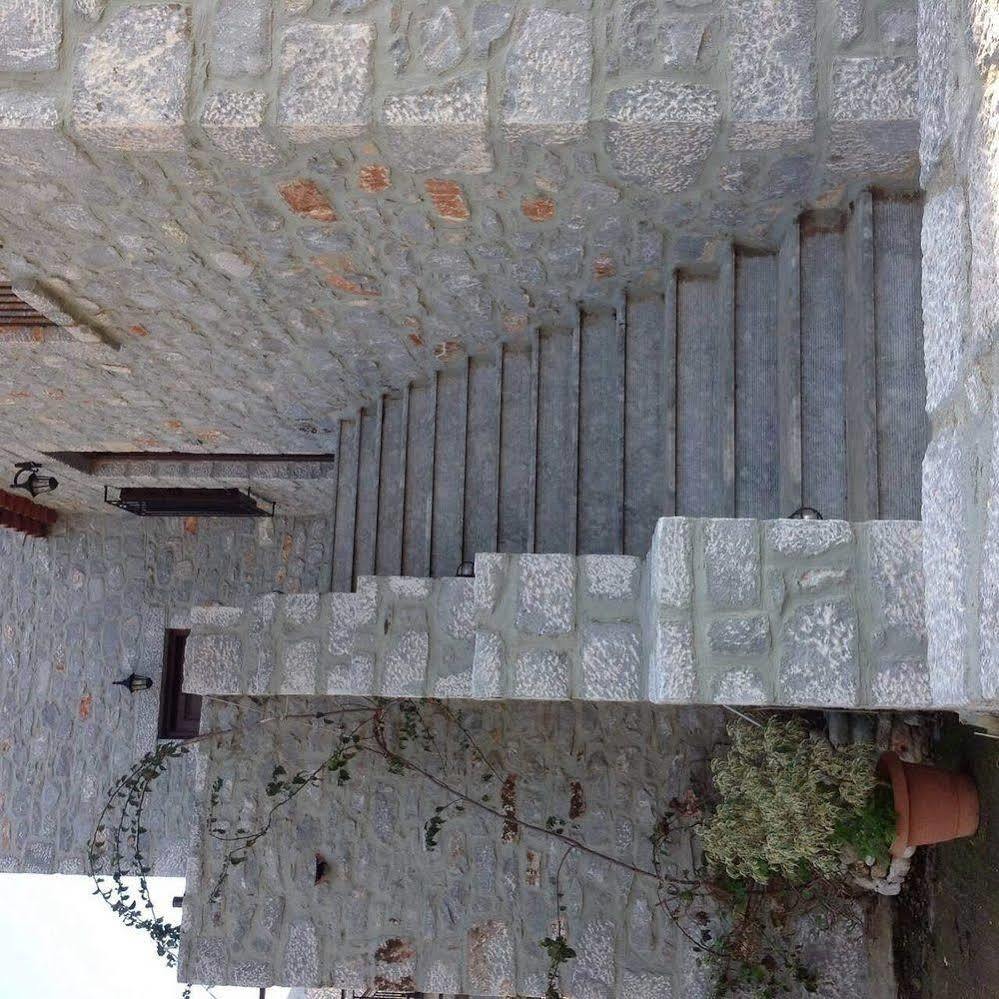 Las - Giannakakoy Traditional Stone Houses Neo Oitilo ภายนอก รูปภาพ